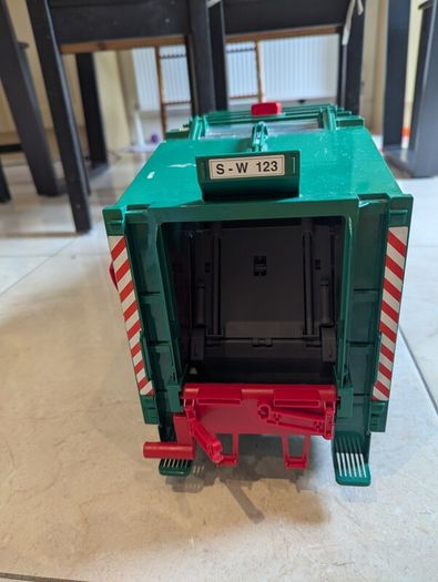 Amazing garbage Truck with bins