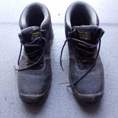 Size.  12. Steel. Toe. Cap.  Boots