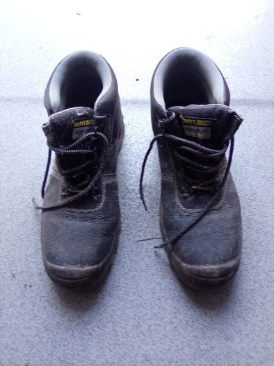 Size.  12. Steel. Toe. Cap.  Boots