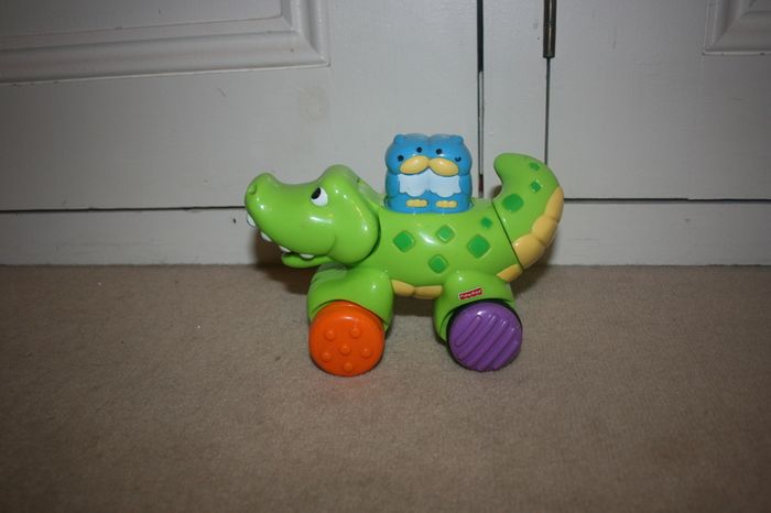 Fisher Price Push and Go Crocodile
