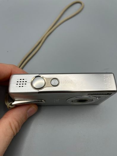 Canon Digital IXUS i PC1060 4.0MP Digital Camera Faulty - Spares and Repairs