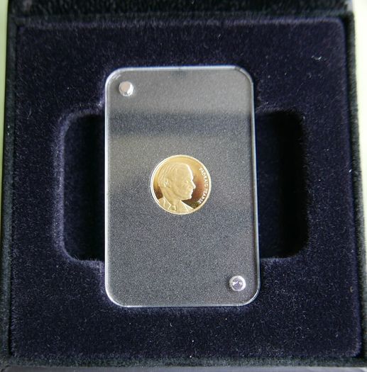 24Ct Gold Coin Padraig  Pearse commemorative gold coin issued by Gibraltar with Queen Elizabeth II obverse