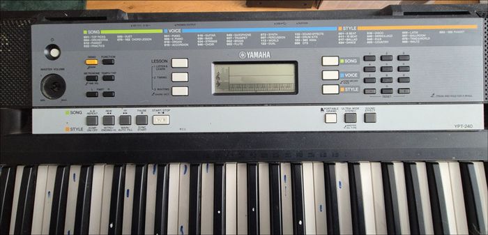 Yamaha YPT-240 Keyboard