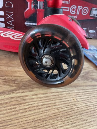 Micro Maxi Deluxe with LED Wheels