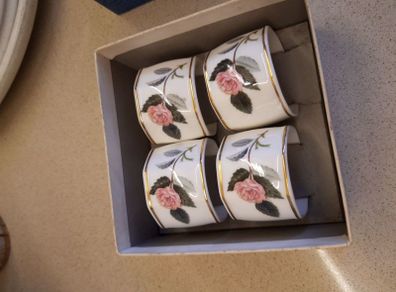 Wedgewood Hathaway Rose 4 Boxed Napkin Rings