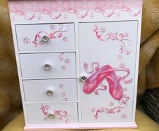Mele and Co Liliana Musical Ballerina Jewellery Box RRP 110