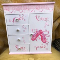 Mele and Co Liliana Musical Ballerina Jewellery Box RRP 110