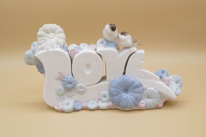 Gorgeous Vintage Love Sign Nao by Lladro.
