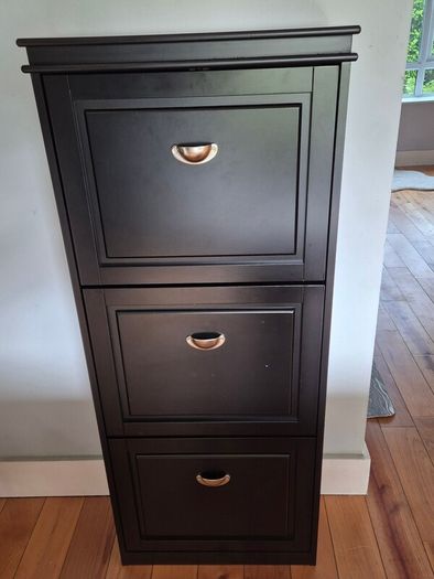 Shoe cabinet