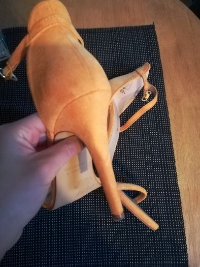 Elegant heeled sandals