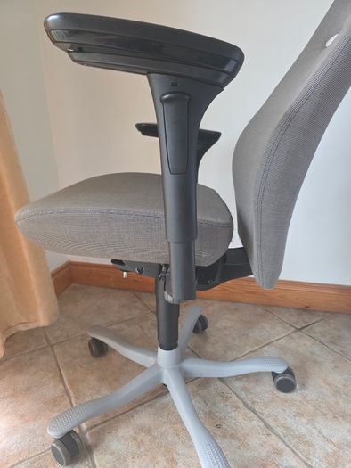 Ergonomic Office Chair (RH / Flokk)