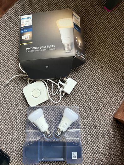 Philips Hue Smart Home E27 Starter Kit - dimmable bulbs and hub