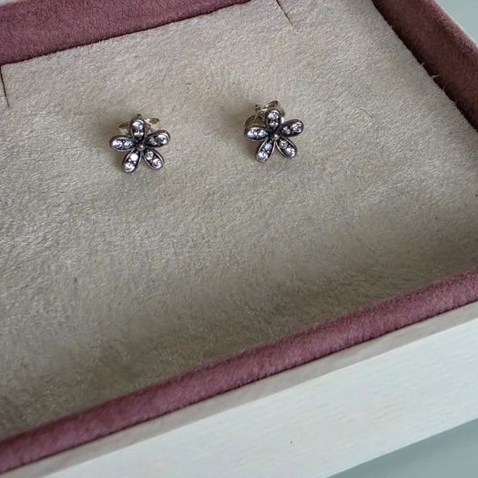 Pandora dazzling daysi flower earrings in great condition fully hallmarked