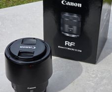 Canon RF 85mm f/2.0 Macro IS STM