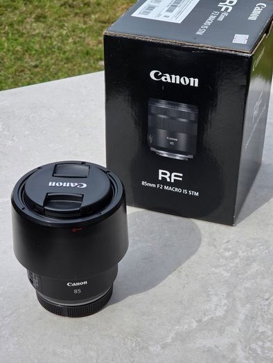 Canon RF 85mm f/2.0 Macro IS STM