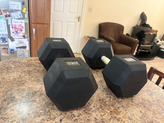 2 X 40kg Rubber Hex Dumbbells.