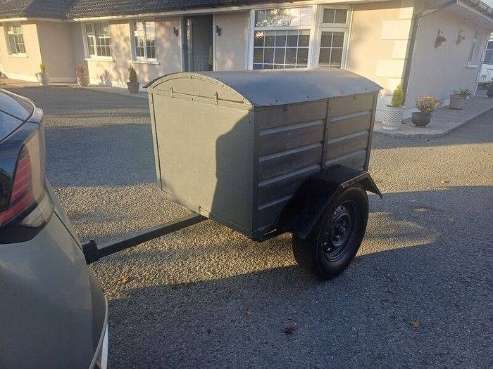 Dog box trailer