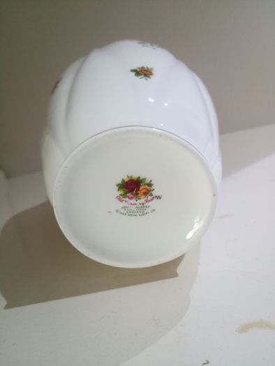 CHELSEA VASE 22cm 8.75" Royal Albert Old Country Roses Bone China