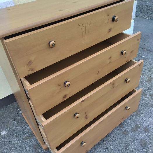 chest of drawers