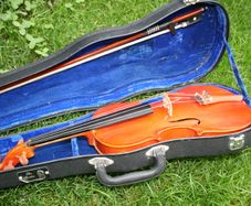 Stentor  1/2 Size,  Violin with Wood Bow, Hard Case, 1/2 Size)
