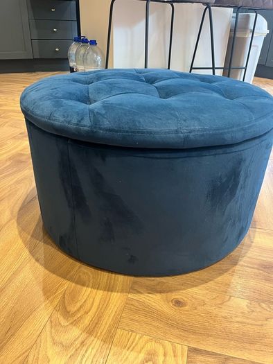 footstool / ottoman with storage