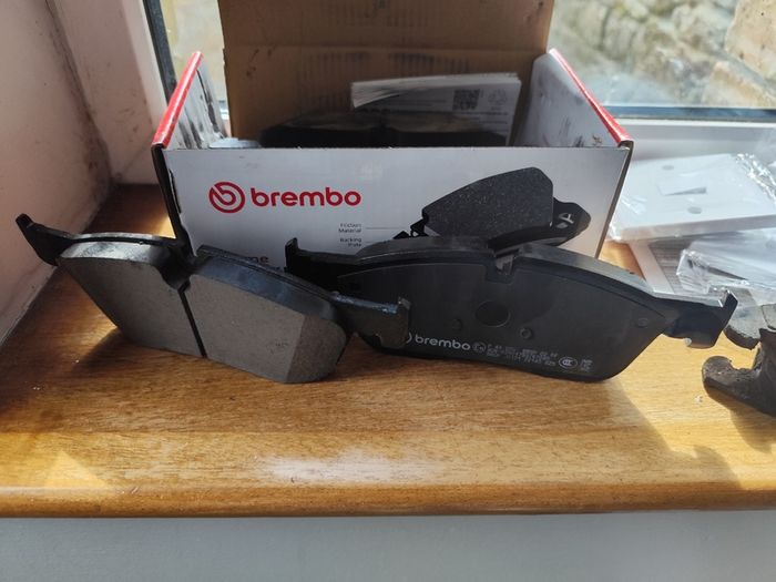 Brembo Front Brake Pads (Land Rover Evoque)
