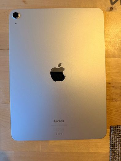 iPad Air 5th Gen 64GB 11"