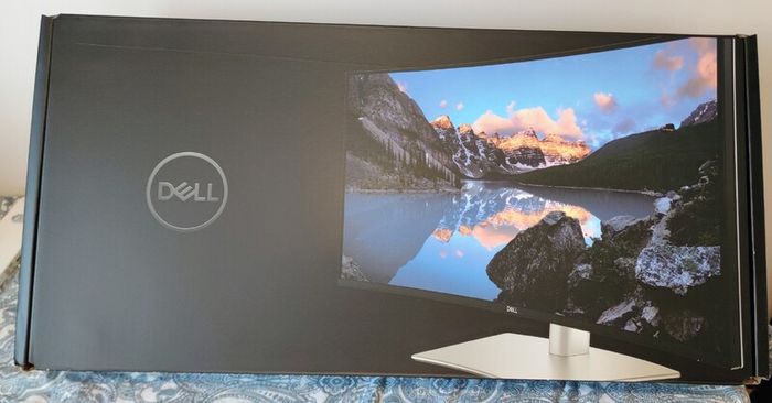 New Dell UltraSharp 34" Curved Thunderbolt Hub Monitor