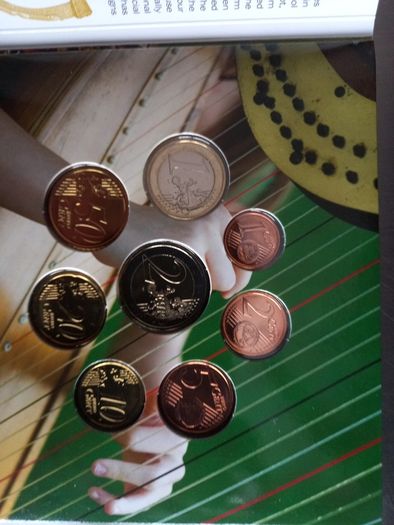Ireland 2013 Coin Set in Original Folder The Irish Harp 2 Euro to 1 Cent