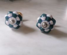 2 Ceramic Knobs