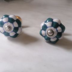 2 Ceramic Knobs