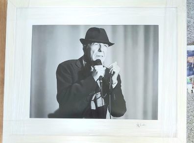 Photo of Leonard Cohen.