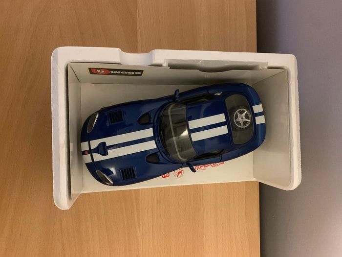 1/18 Burago Model Car Dodge Viper GTS Coupe 1996