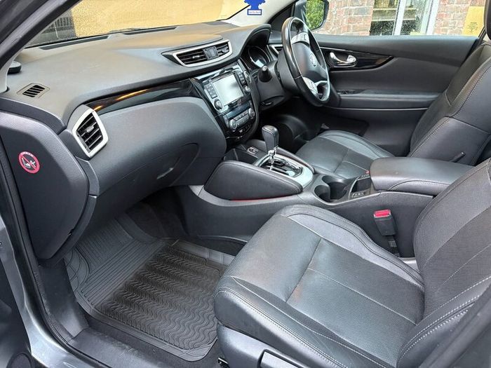 Nissan Qashqai 1.2 SV CVT Premium  Automatic 2017