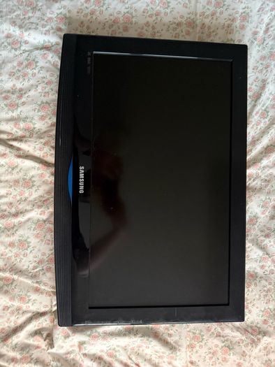 26" television with wall bracket