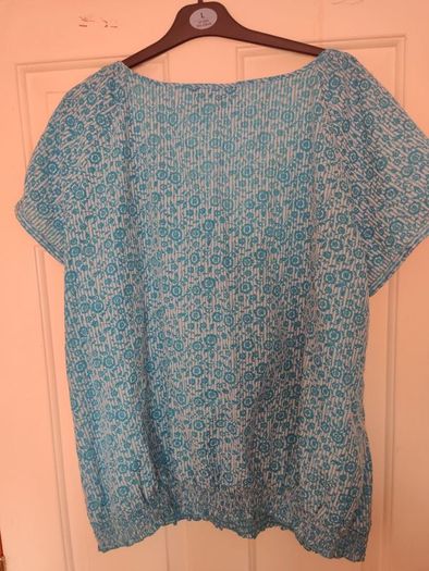 Brand New blue floral Bm top size UK22 EU50 postage included
