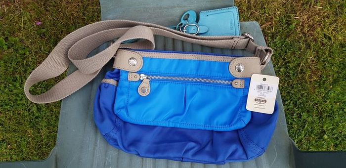 Brand New Fossil Gwen Top Zip Blue Ladies Shoulder Bag