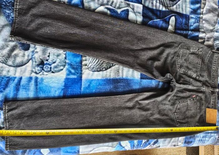 Levi's black jeans