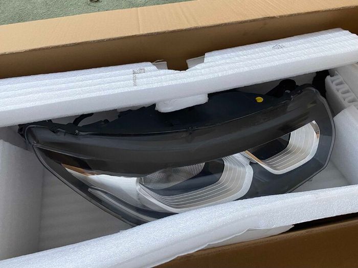 Right Headlight Citroen C4/DS4 Magneti Marelli Headlamp