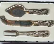Vintage Silver Plated 3 Piece Hostess Hors D'oeuvres Canapes Cocktail Party Set Grape Motif