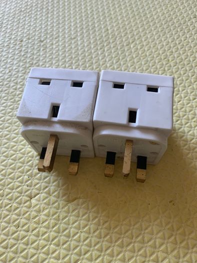2x 3-Way Plug Adaptors / Mains Outlet Splitters (UK / Ireland 3-Pin)