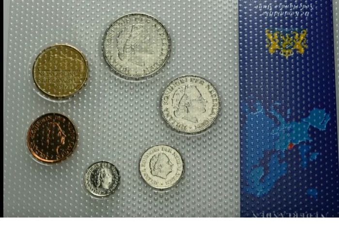 Netherlands uncirculated coin set various dates sealed 5 cent to 5 gulden