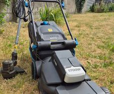 lawnmover and strimmer