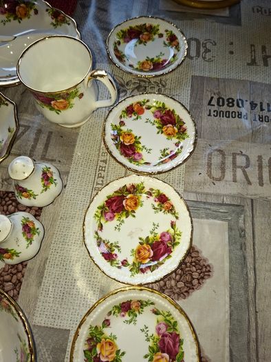 Old Country Rose Royal Albert Porcelain 13 Piece which includes Two Tier Cake Stand, Postage Available or collection