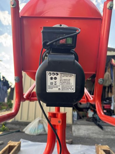 Concrete mixer - like new!!!