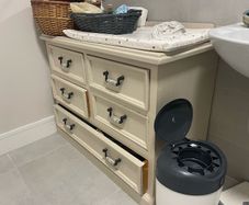 chest of drawers