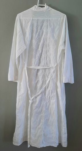 Marks and Spencer broderie anglaise cotton dressing gown two pockets belt midi length long sleeve in excellent condition with no issues see last photo for exact measurements FREE STANDARD POSTAGE INCLUDED