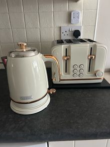 kettle and toaster set