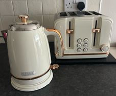 kettle and toaster set