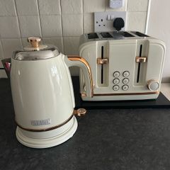 kettle and toaster set
